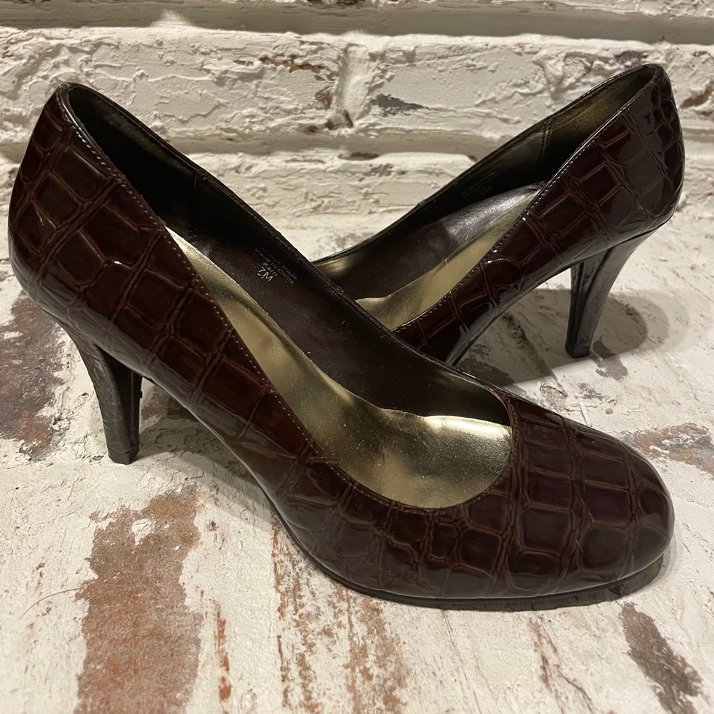 Style & Co Kerri Brown Alligator Pumps. Size 7.